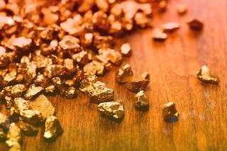 国金证券主要观点如下四轮驱动建立全产业链龙头