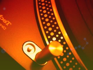 广汽集团：11月新能源汽车销量1.78万辆，